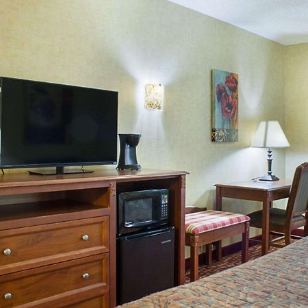 Rodeway Inn Columbia Mall Loop Гранд Форкс Екстериор снимка