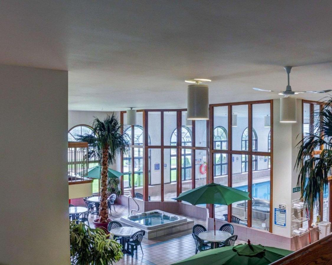 Rodeway Inn Columbia Mall Loop Гранд Форкс Екстериор снимка