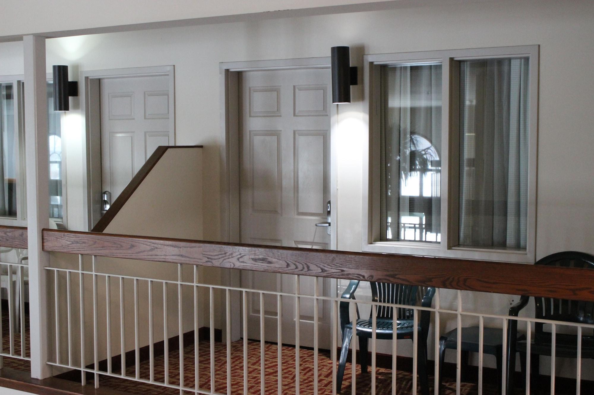 Rodeway Inn Columbia Mall Loop Гранд Форкс Екстериор снимка