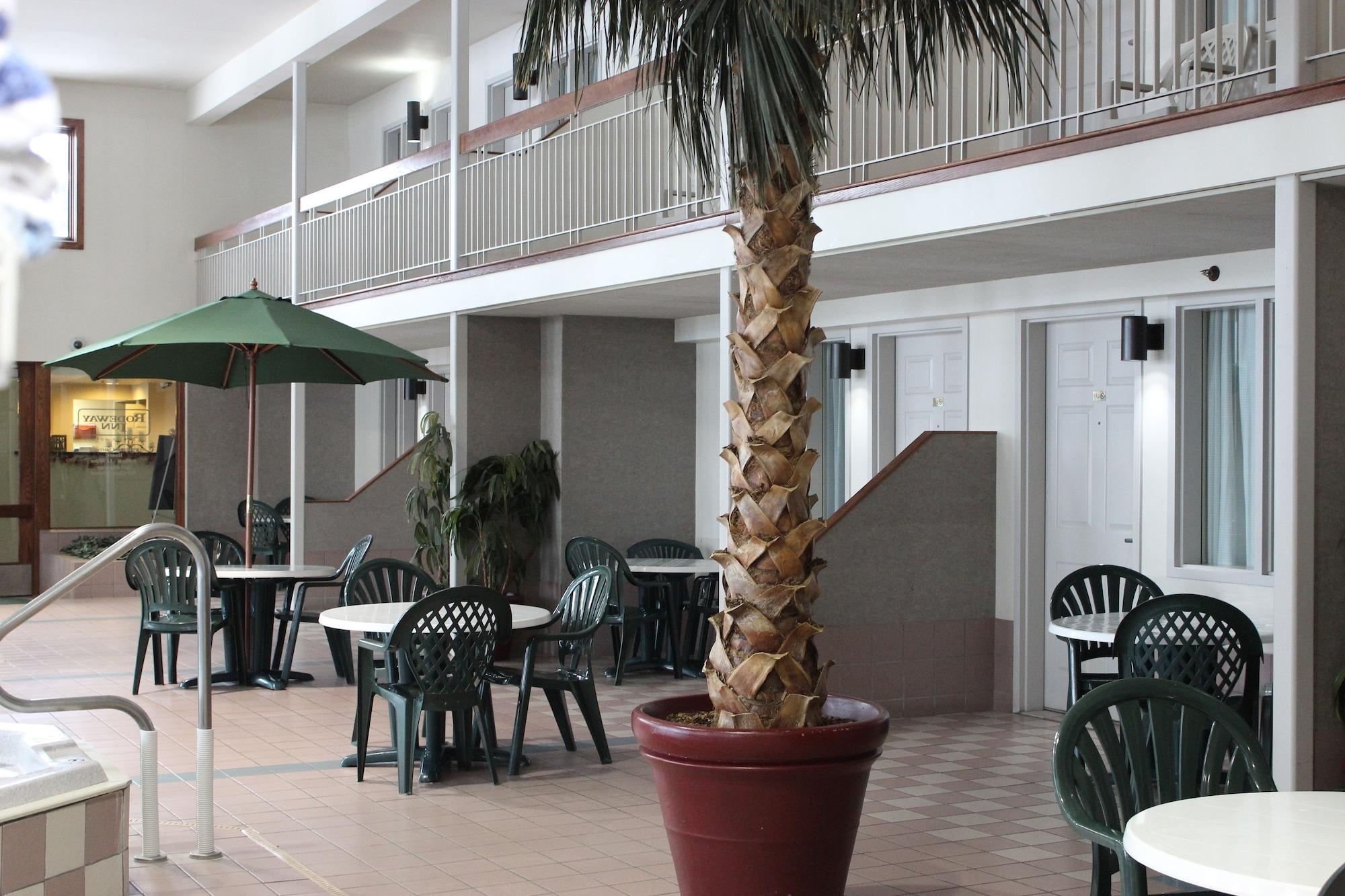 Rodeway Inn Columbia Mall Loop Гранд Форкс Екстериор снимка