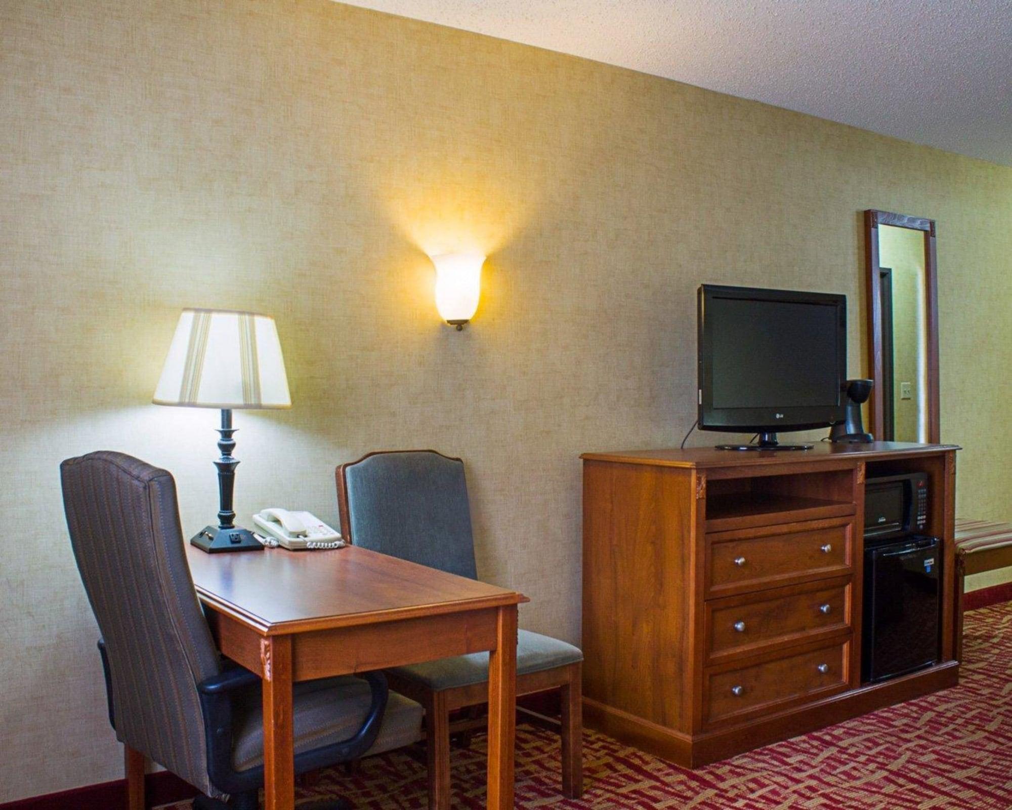 Rodeway Inn Columbia Mall Loop Гранд Форкс Екстериор снимка