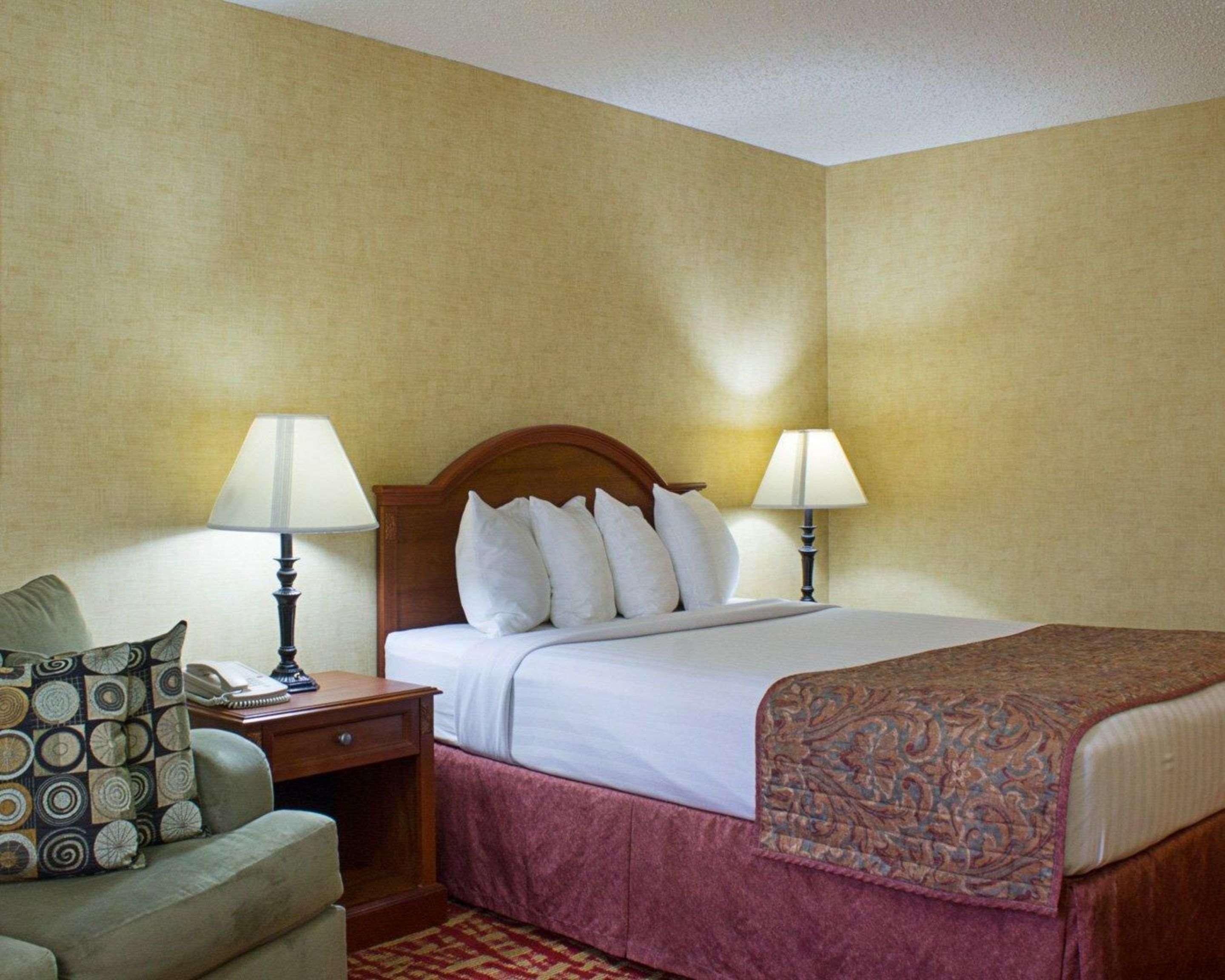 Rodeway Inn Columbia Mall Loop Гранд Форкс Екстериор снимка