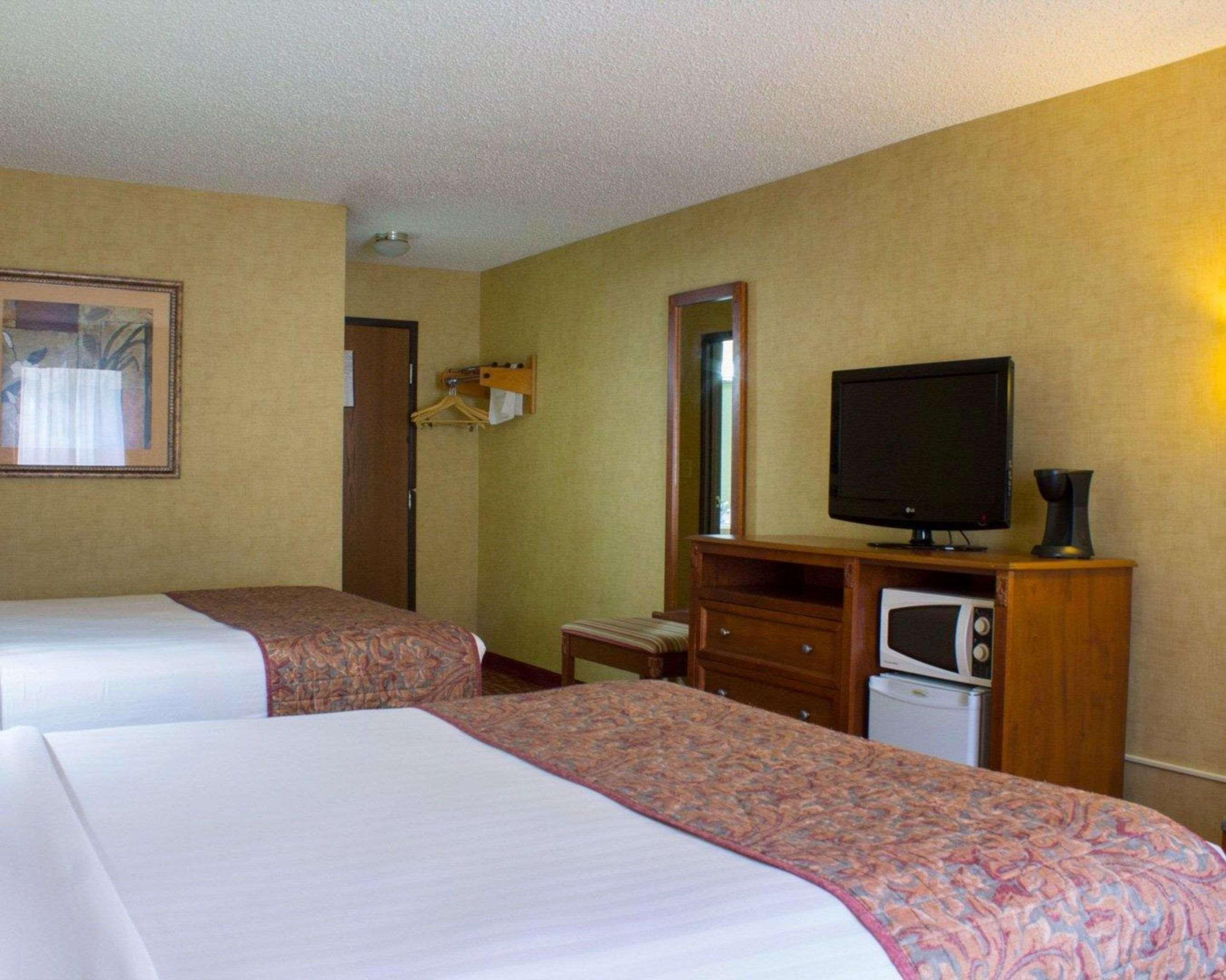 Rodeway Inn Columbia Mall Loop Гранд Форкс Екстериор снимка