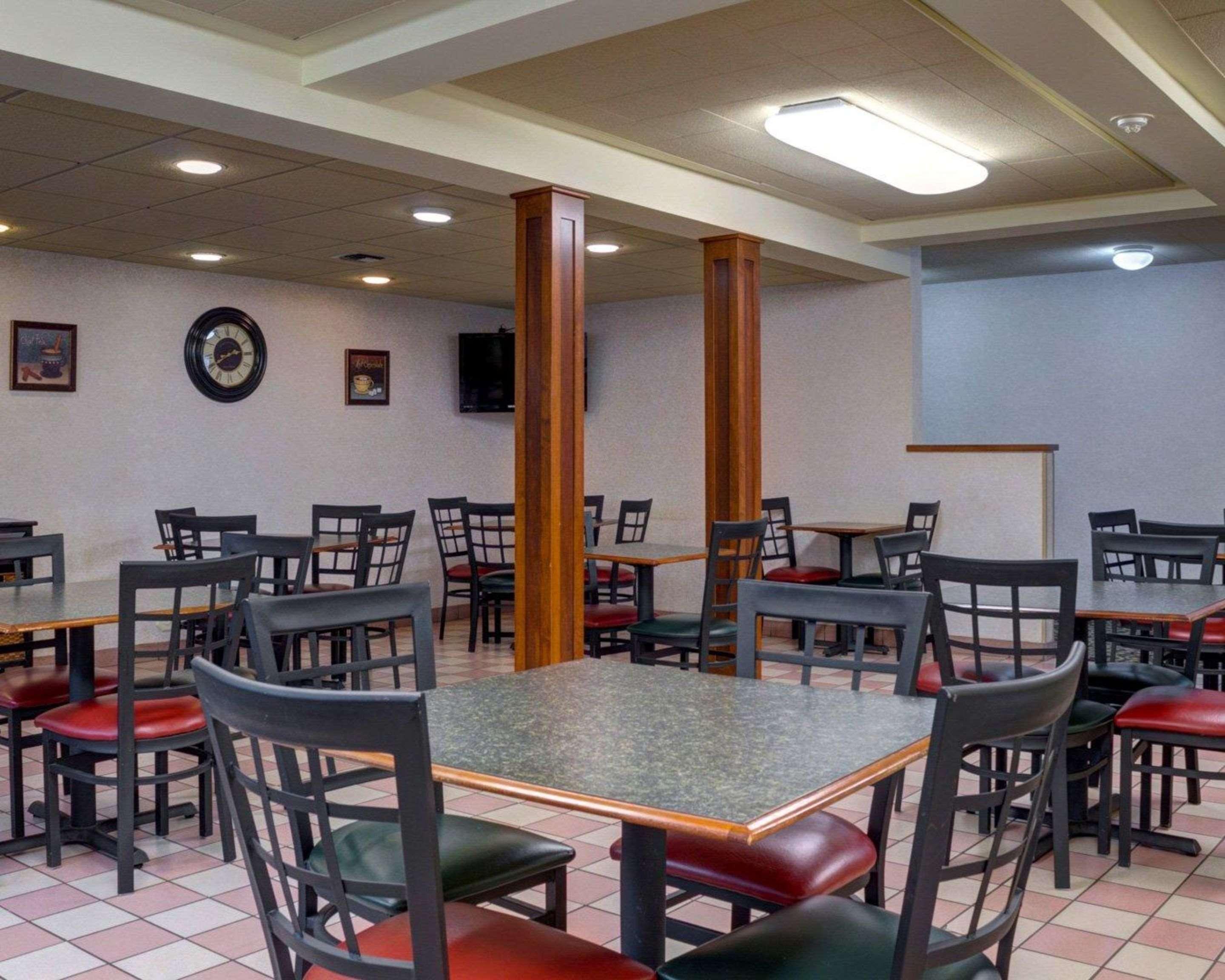 Rodeway Inn Columbia Mall Loop Гранд Форкс Екстериор снимка