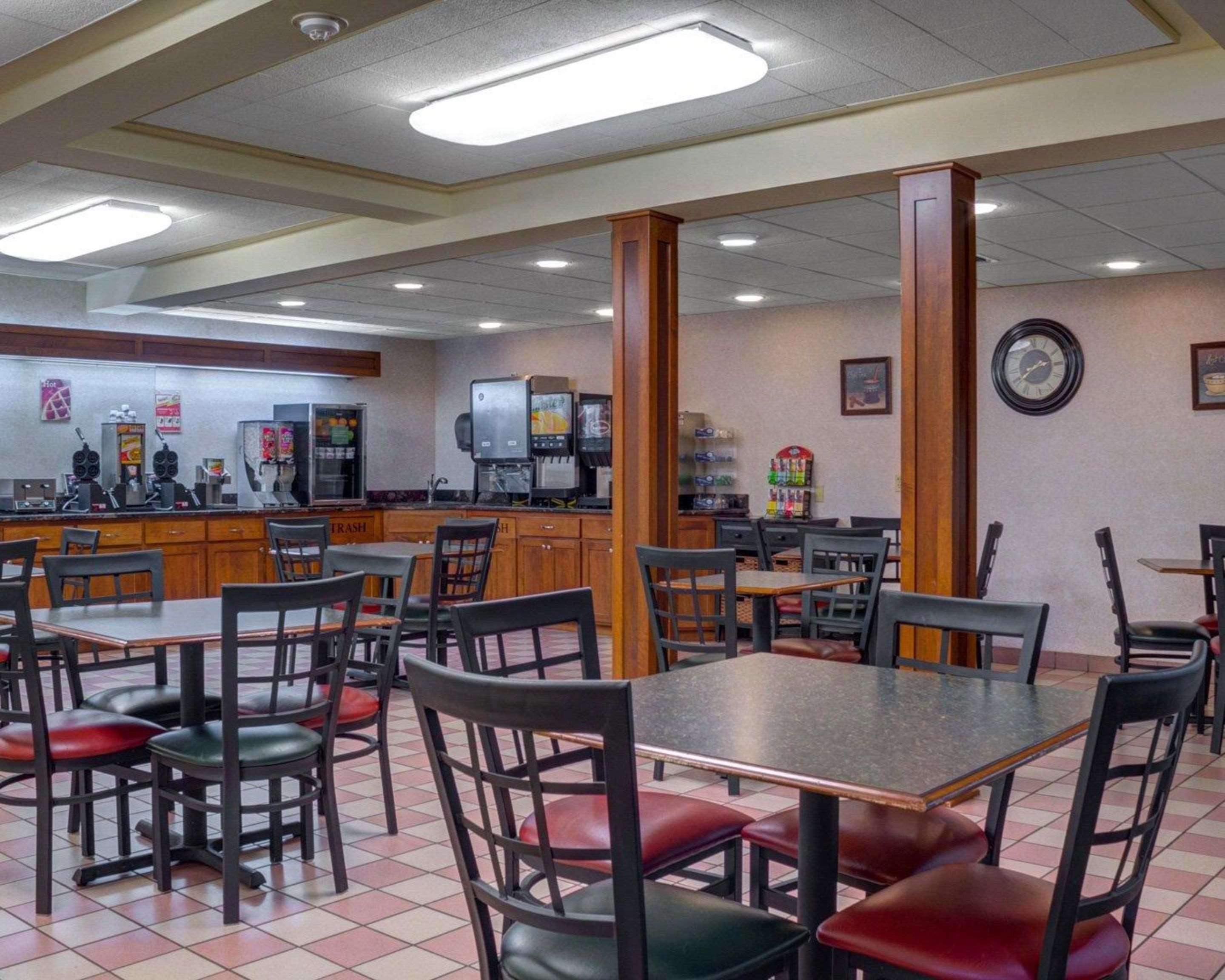 Rodeway Inn Columbia Mall Loop Гранд Форкс Екстериор снимка