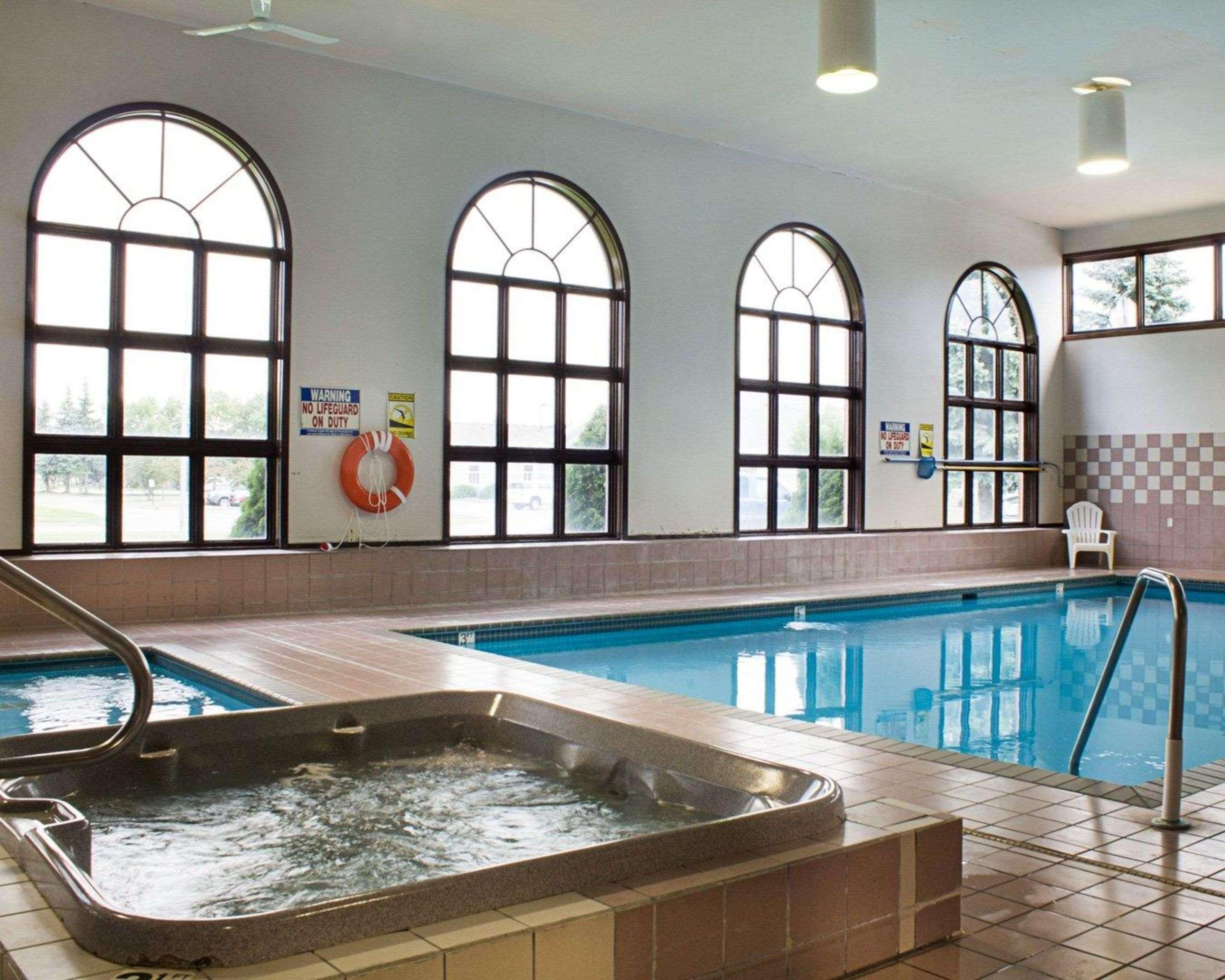 Rodeway Inn Columbia Mall Loop Гранд Форкс Екстериор снимка