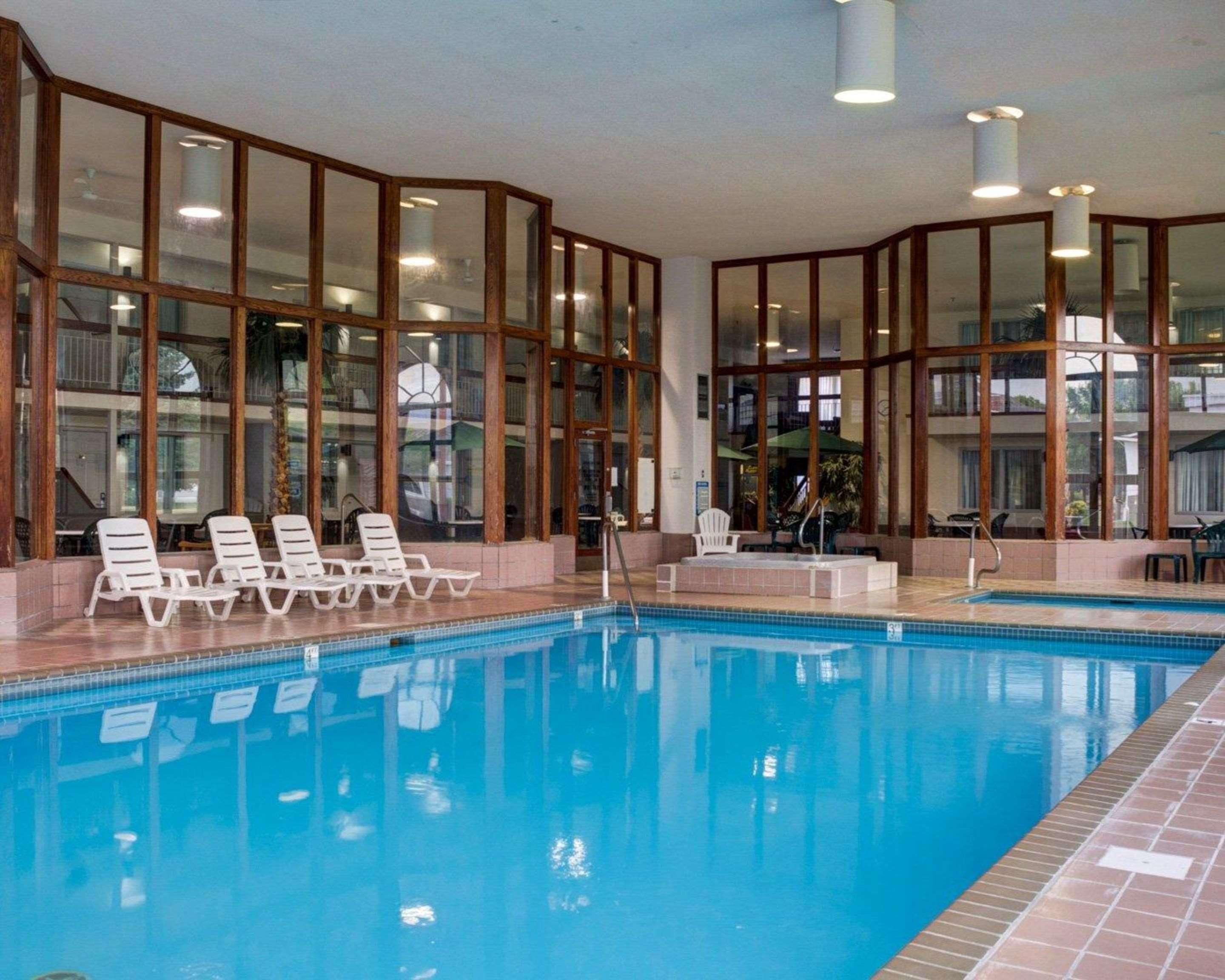 Rodeway Inn Columbia Mall Loop Гранд Форкс Екстериор снимка