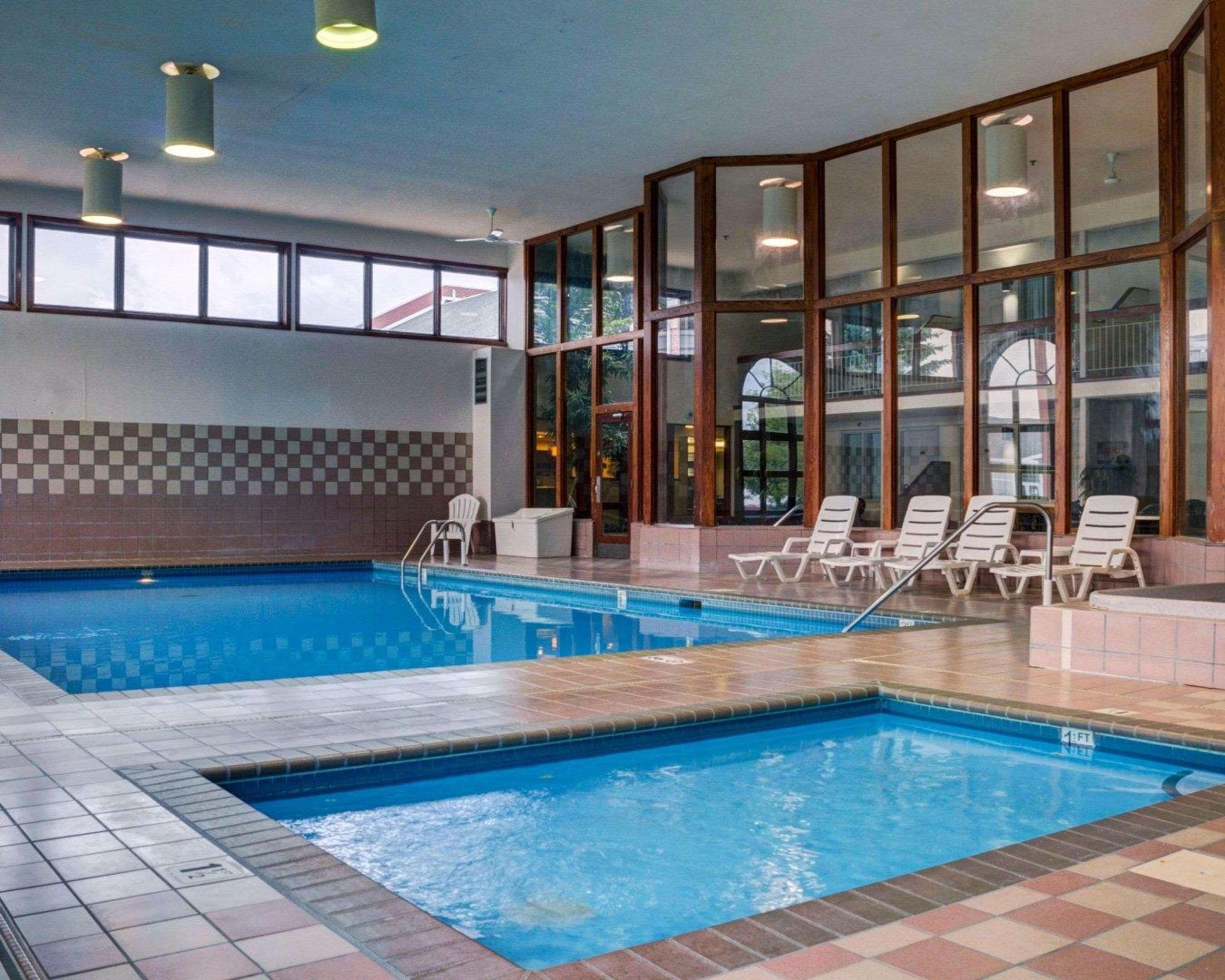 Rodeway Inn Columbia Mall Loop Гранд Форкс Екстериор снимка