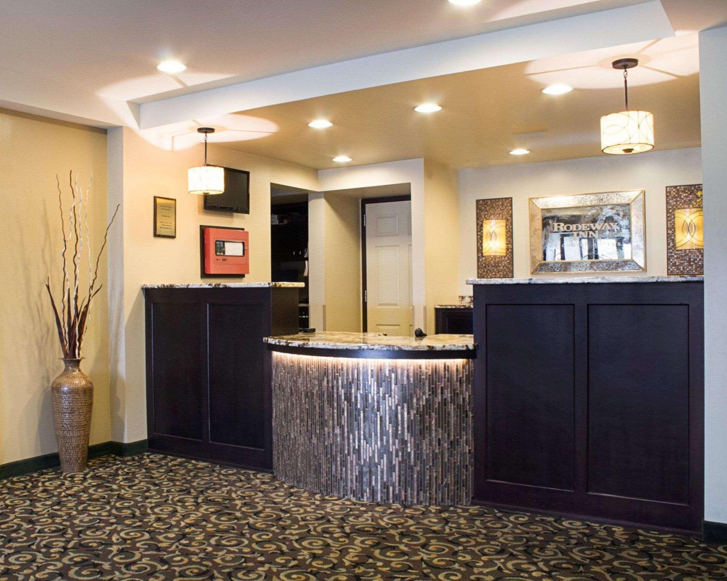 Rodeway Inn Columbia Mall Loop Гранд Форкс Екстериор снимка