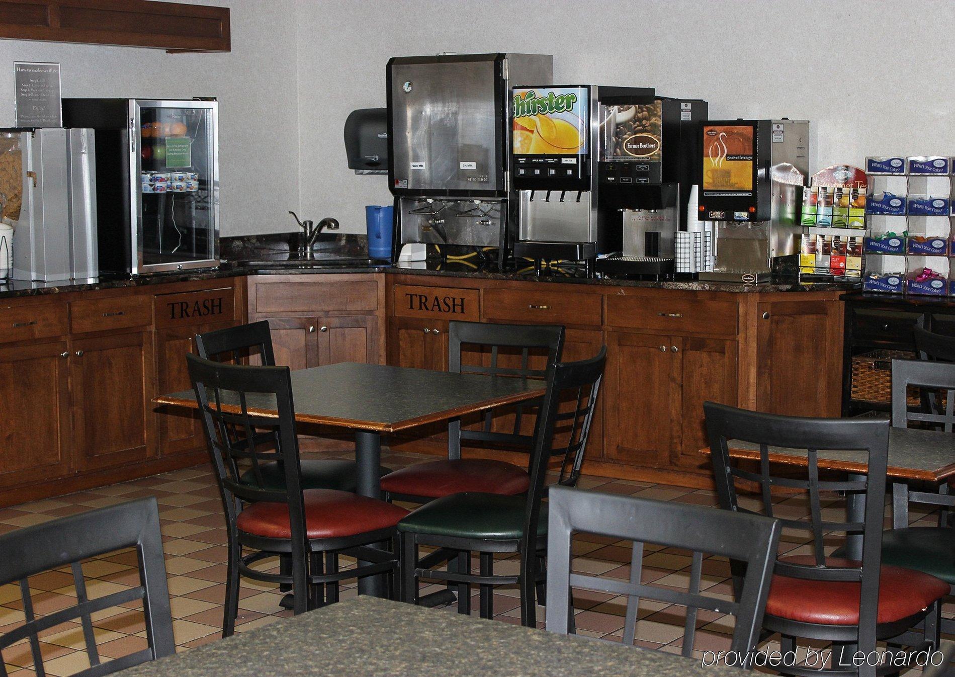 Rodeway Inn Columbia Mall Loop Гранд Форкс Екстериор снимка