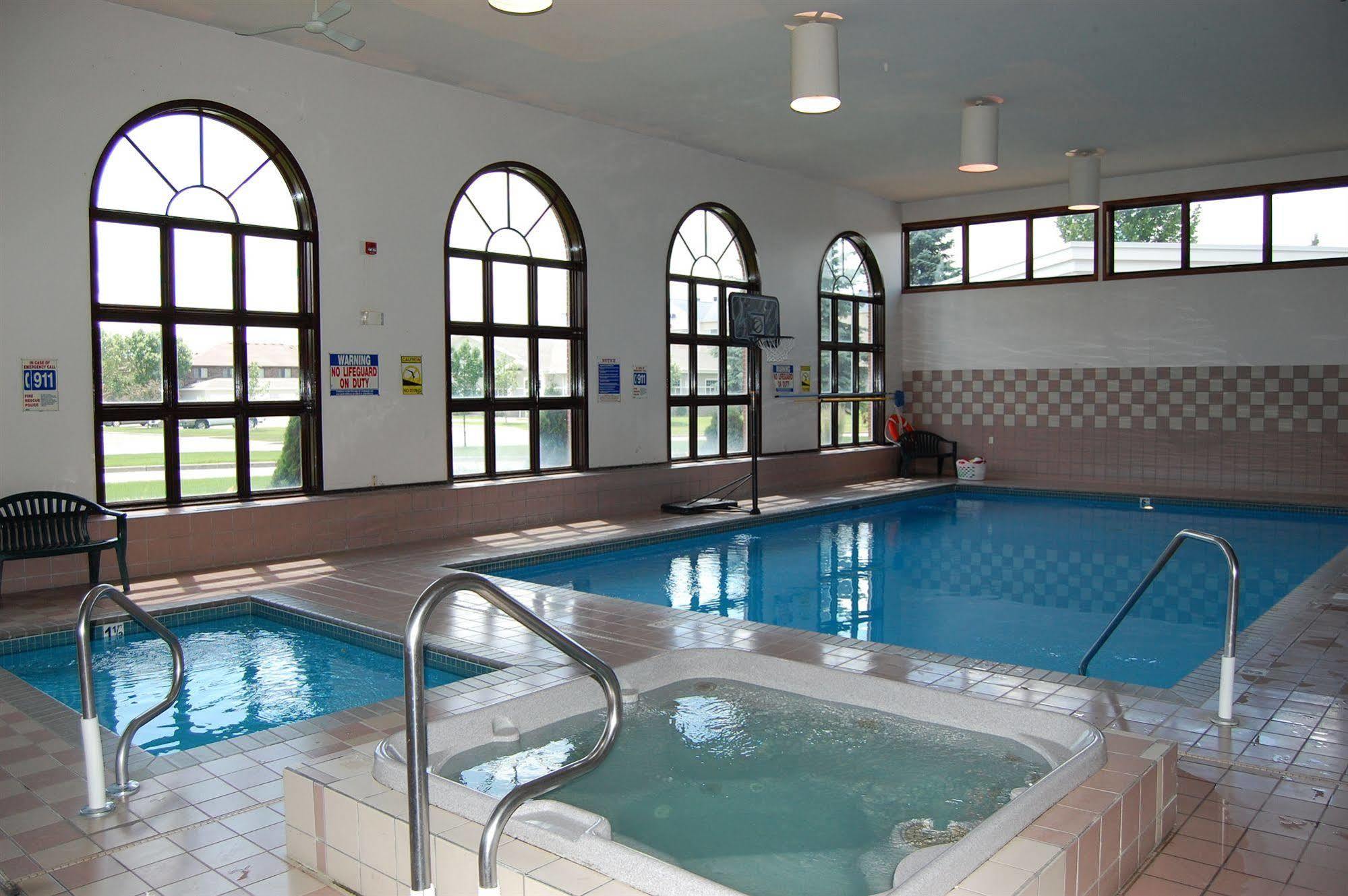 Rodeway Inn Columbia Mall Loop Гранд Форкс Екстериор снимка