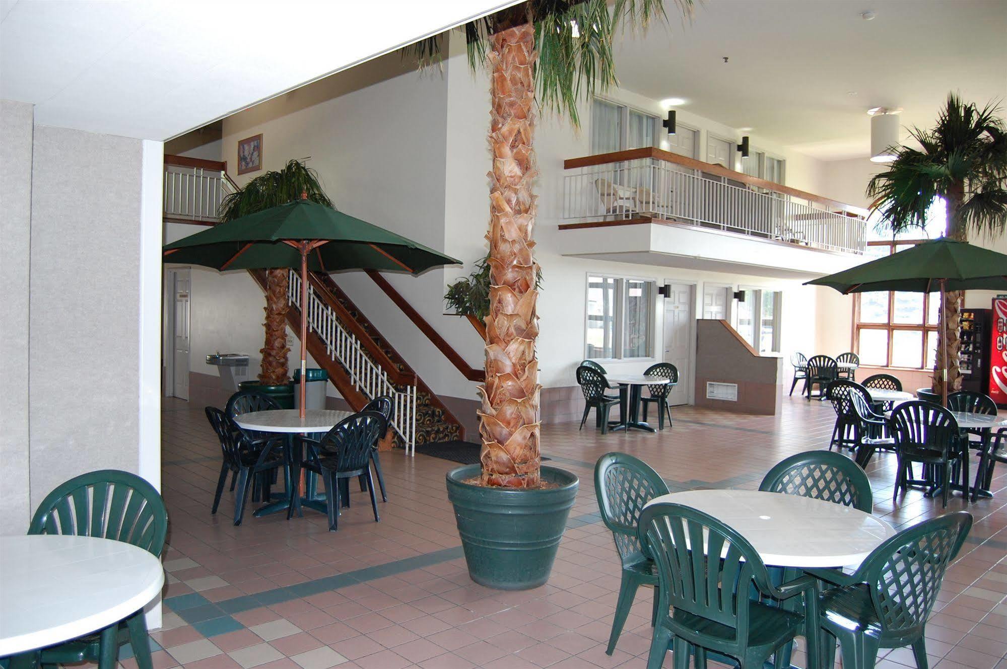 Rodeway Inn Columbia Mall Loop Гранд Форкс Екстериор снимка