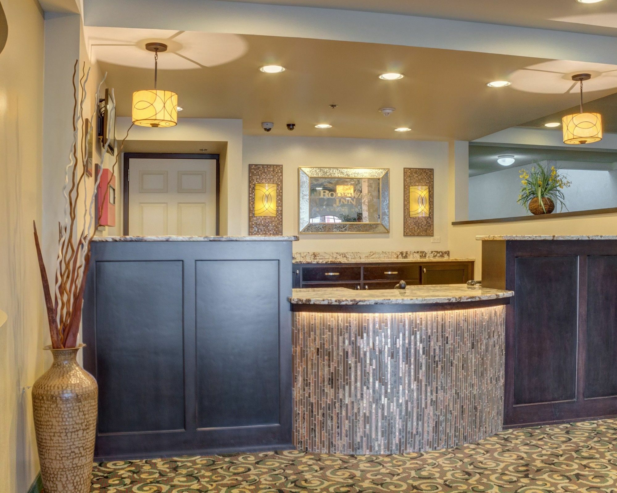 Rodeway Inn Columbia Mall Loop Гранд Форкс Екстериор снимка